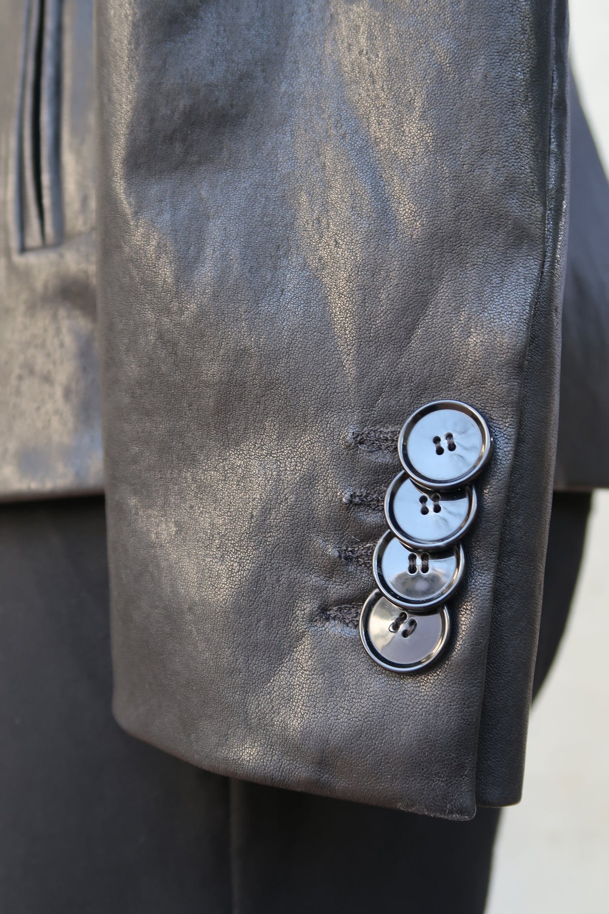 Detail Notes / Italian Lambskin & Shiny Buttons Materials Worth Gushing Over